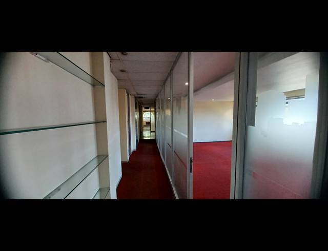 389M² OFFICE TO LET IN HYDE PARK